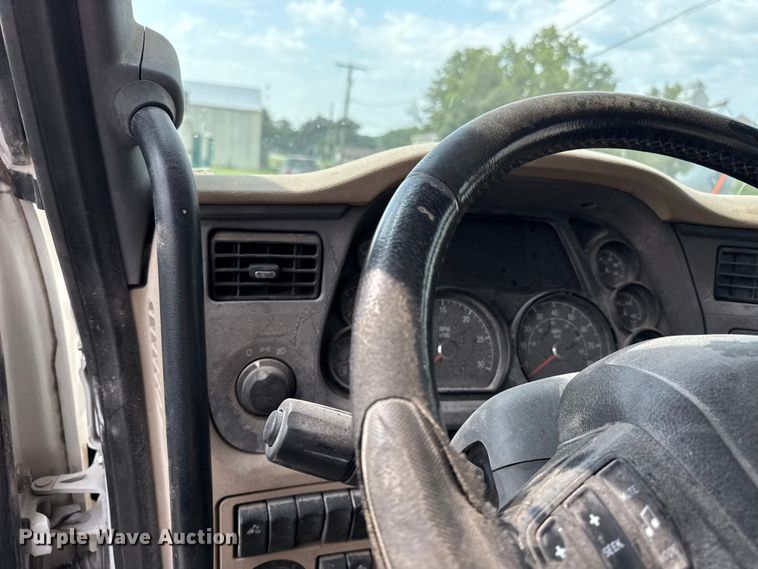 image for item ED4452 2017 Peterbilt 579 semi truck