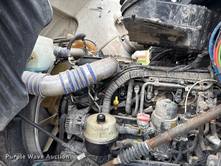 image for item ED4452 2017 Peterbilt 579 semi truck