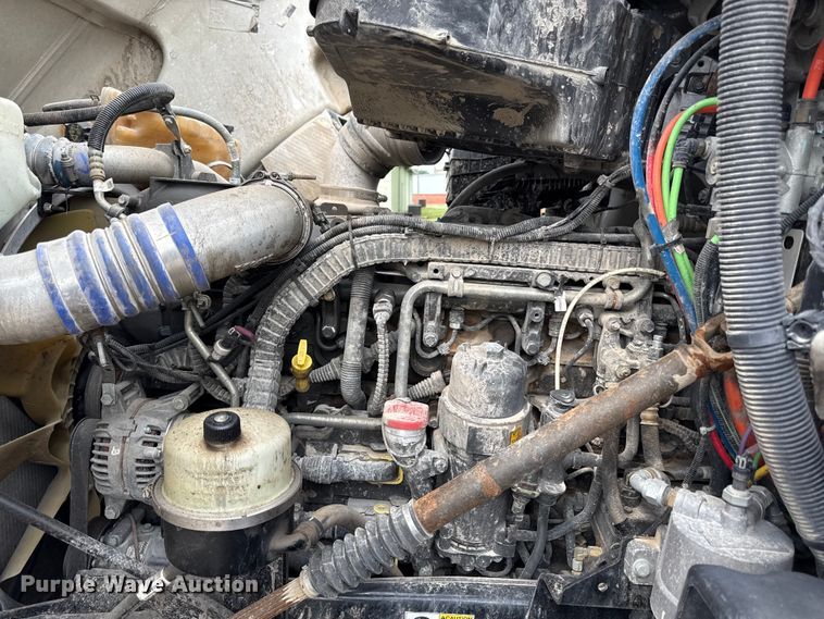 image for item ED4452 2017 Peterbilt 579 semi truck