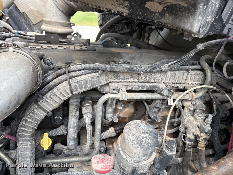 image for item ED4452 2017 Peterbilt 579 semi truck