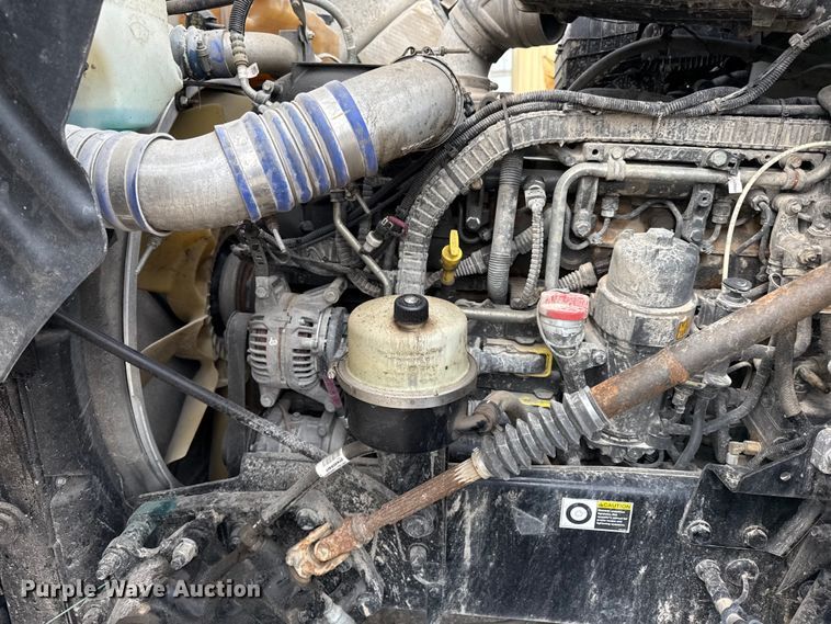 image for item ED4452 2017 Peterbilt 579 semi truck