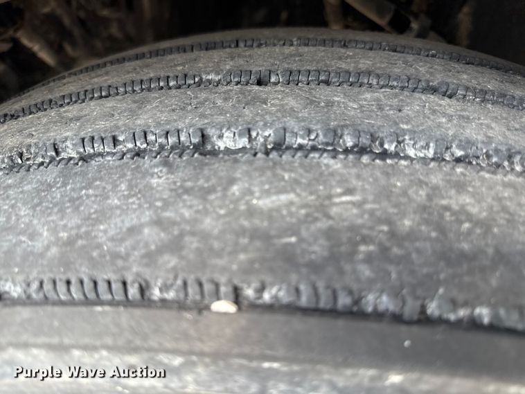 image for item ED4452 2017 Peterbilt 579 semi truck