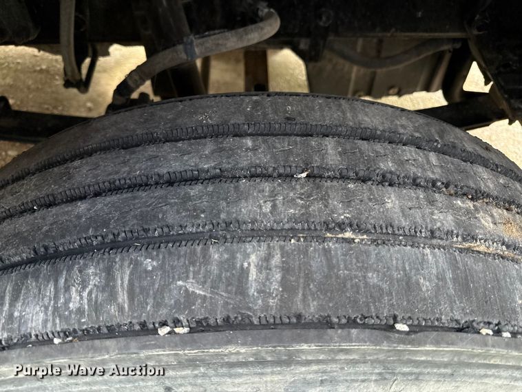 image for item ED4452 2017 Peterbilt 579 semi truck