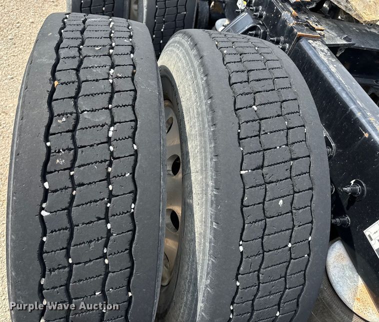 image for item ED4452 2017 Peterbilt 579 semi truck