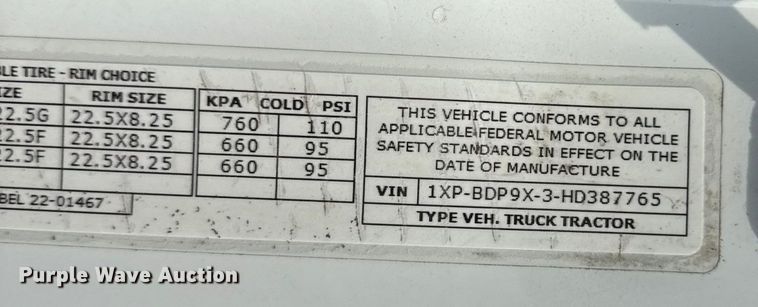 image for item ED4452 2017 Peterbilt 579 semi truck