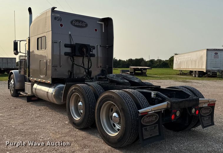 image for item ED5803 2006 Peterbilt 379 semi truck
