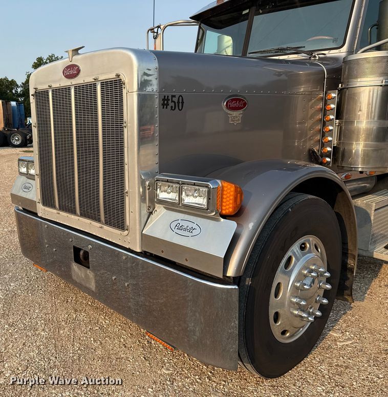 image for item ED5803 2006 Peterbilt 379 semi truck