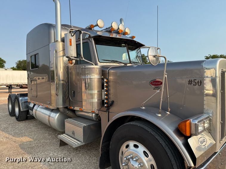 image for item ED5803 2006 Peterbilt 379 semi truck