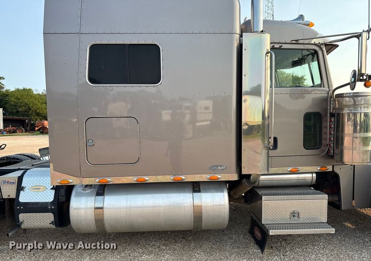 image for item ED5803 2006 Peterbilt 379 semi truck