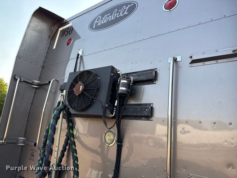image for item ED5803 2006 Peterbilt 379 semi truck