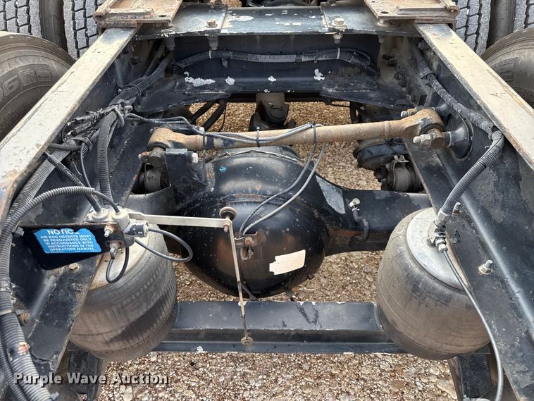 image for item ED5803 2006 Peterbilt 379 semi truck