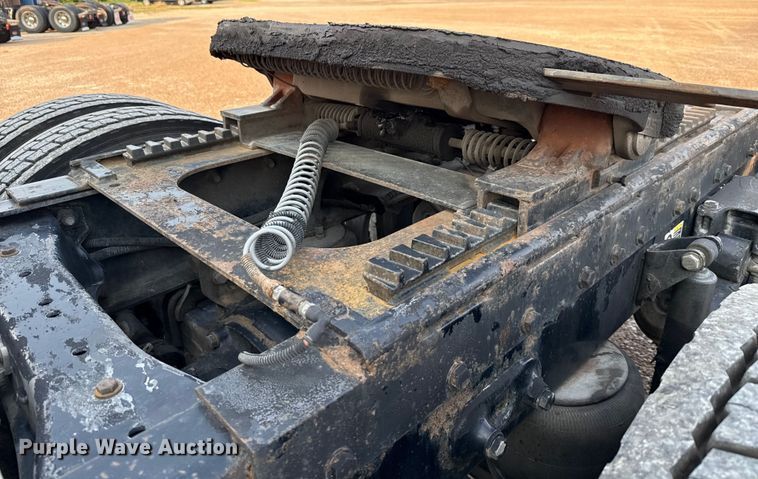 image for item ED5803 2006 Peterbilt 379 semi truck