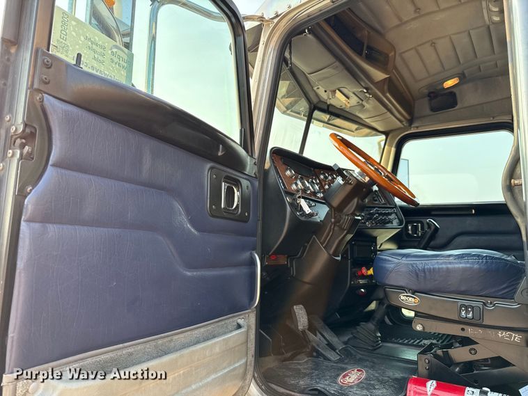 image for item ED5803 2006 Peterbilt 379 semi truck