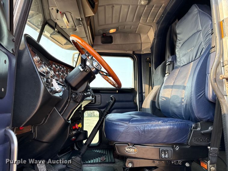 image for item ED5803 2006 Peterbilt 379 semi truck