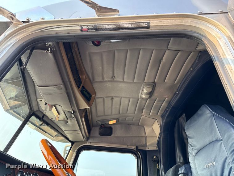 image for item ED5803 2006 Peterbilt 379 semi truck