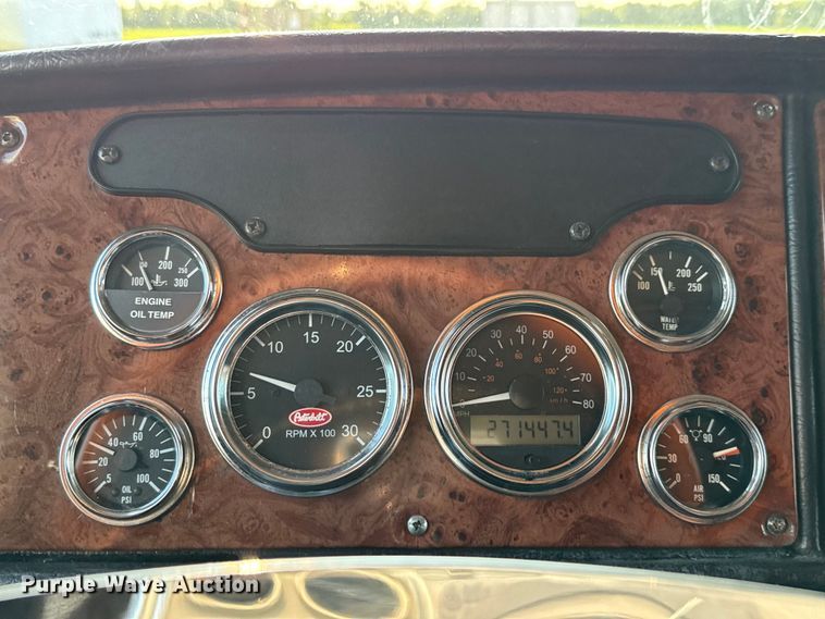 image for item ED5803 2006 Peterbilt 379 semi truck