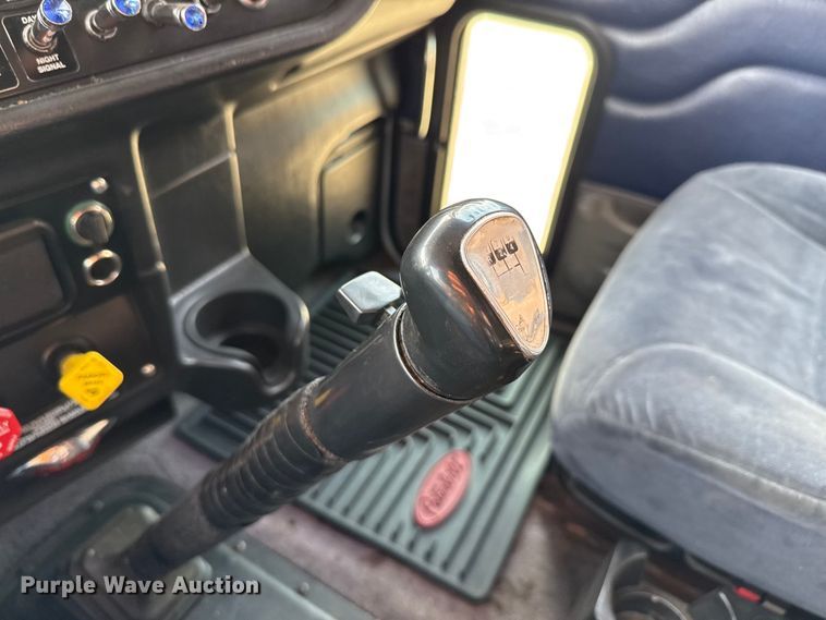 image for item ED5803 2006 Peterbilt 379 semi truck