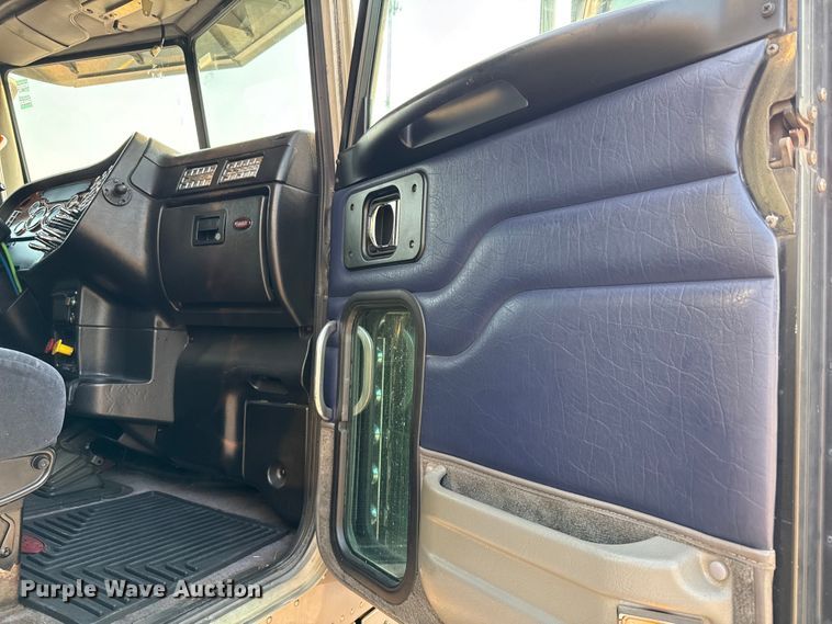 image for item ED5803 2006 Peterbilt 379 semi truck