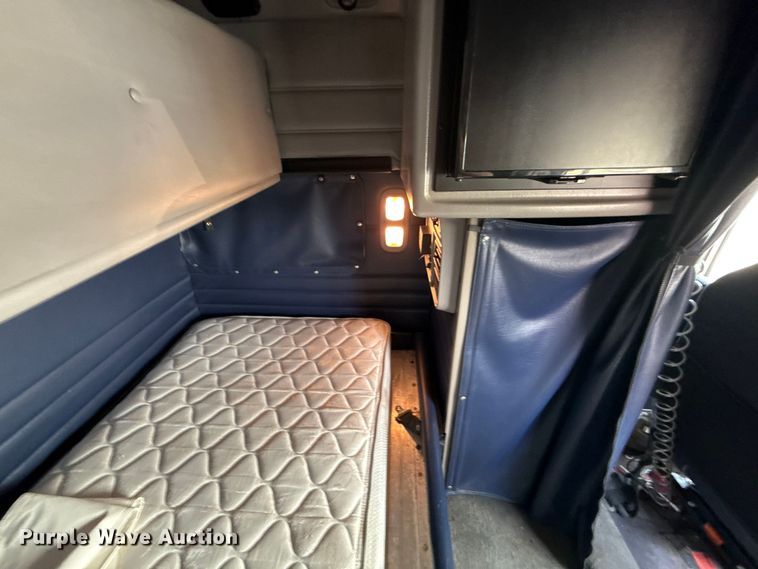 image for item ED5803 2006 Peterbilt 379 semi truck