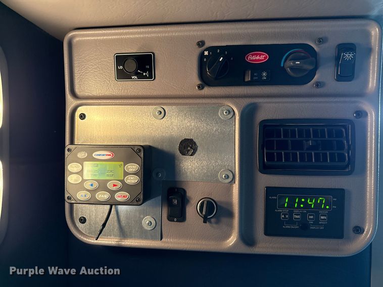 image for item ED5803 2006 Peterbilt 379 semi truck