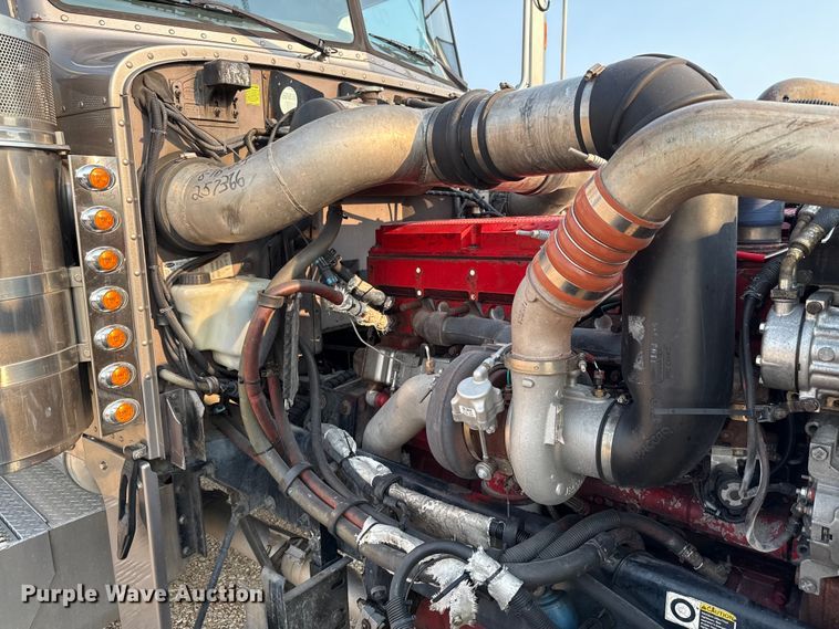 image for item ED5803 2006 Peterbilt 379 semi truck