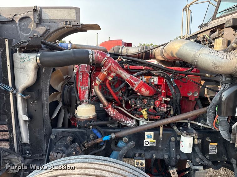 image for item ED5803 2006 Peterbilt 379 semi truck