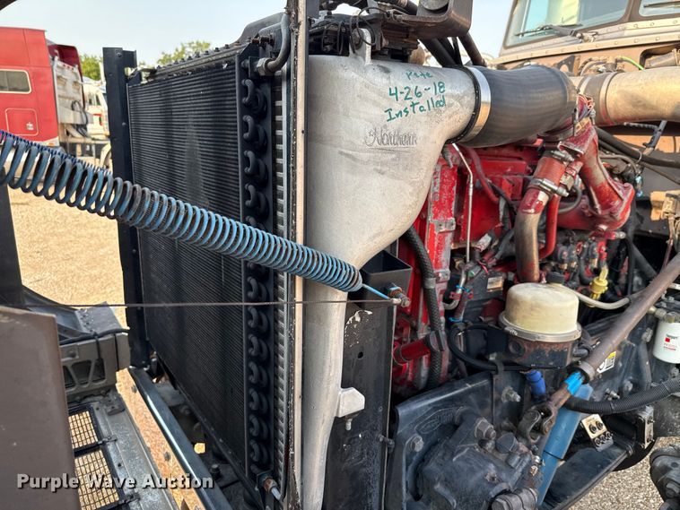 image for item ED5803 2006 Peterbilt 379 semi truck