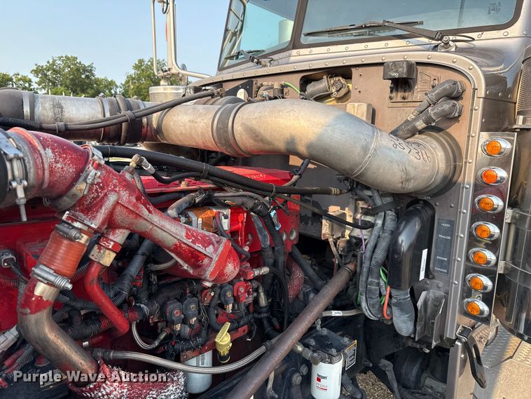 image for item ED5803 2006 Peterbilt 379 semi truck
