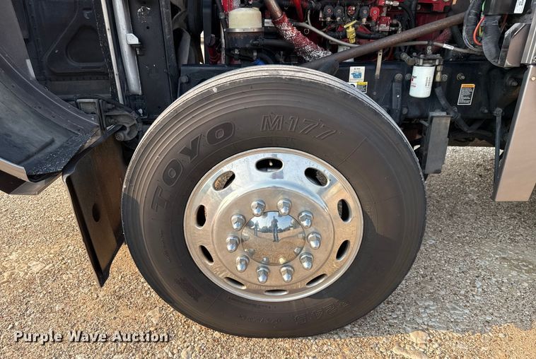 image for item ED5803 2006 Peterbilt 379 semi truck