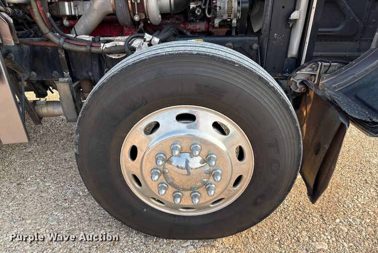 image for item ED5803 2006 Peterbilt 379 semi truck