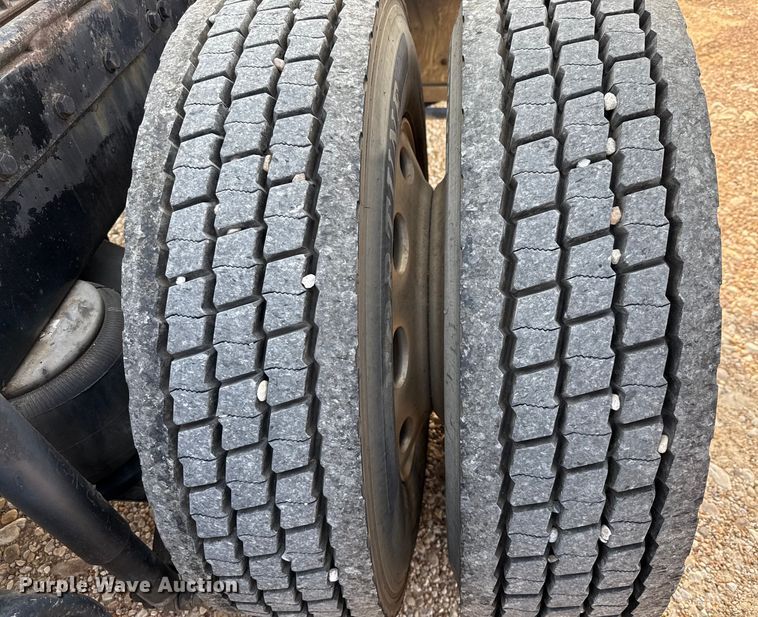 image for item ED5803 2006 Peterbilt 379 semi truck