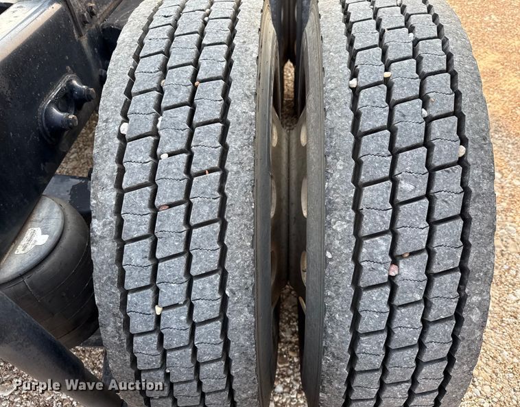 image for item ED5803 2006 Peterbilt 379 semi truck