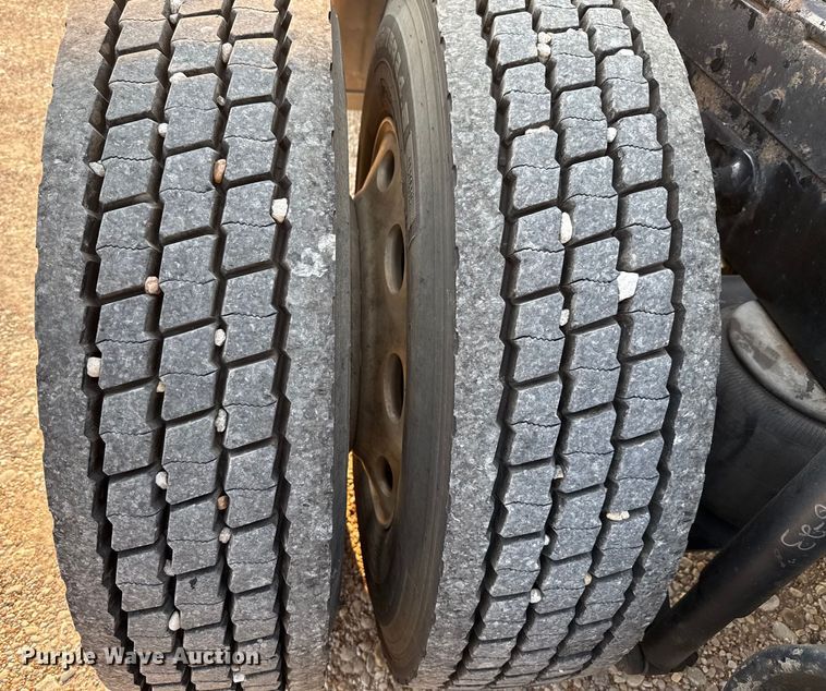 image for item ED5803 2006 Peterbilt 379 semi truck