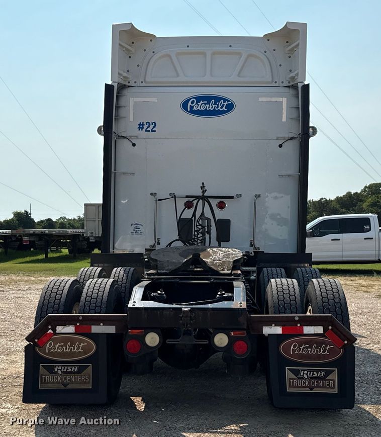 image for item ED5804 2017 Peterbilt 567 semi truck