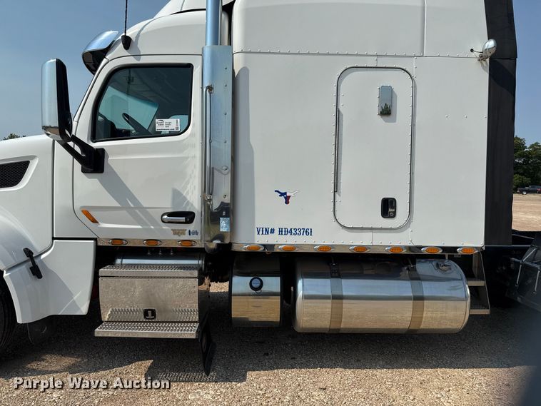 image for item ED5804 2017 Peterbilt 567 semi truck