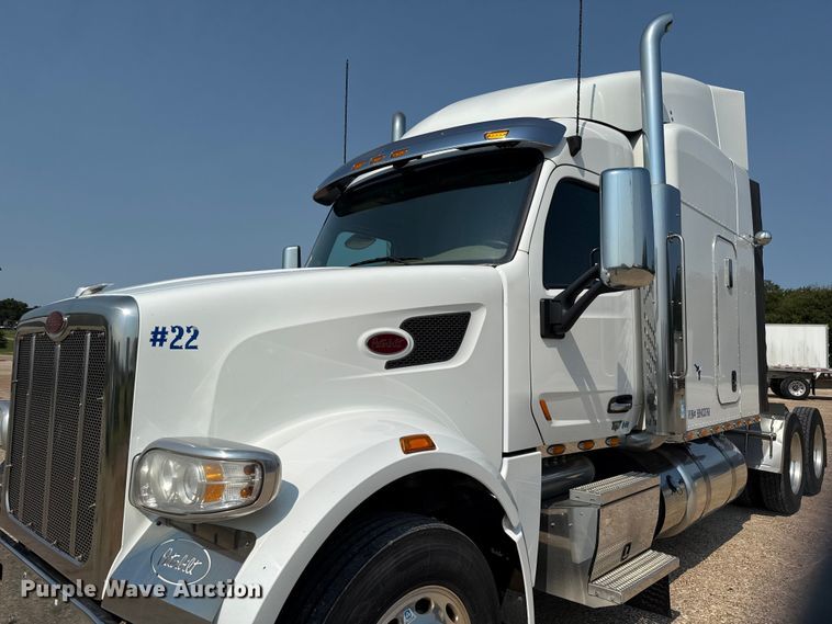 image for item ED5804 2017 Peterbilt 567 semi truck