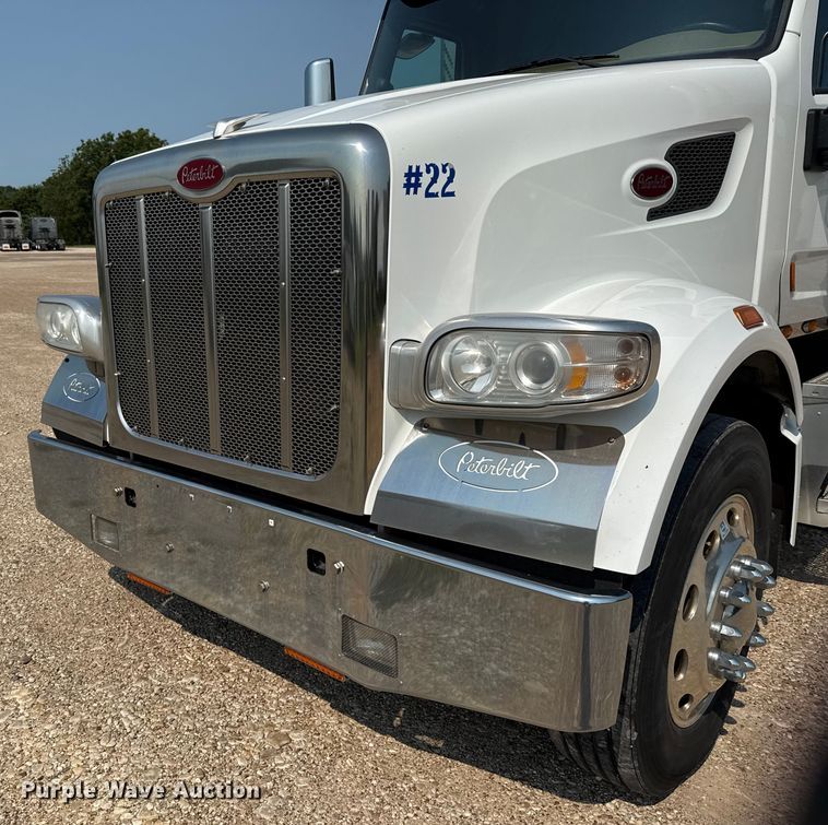 image for item ED5804 2017 Peterbilt 567 semi truck