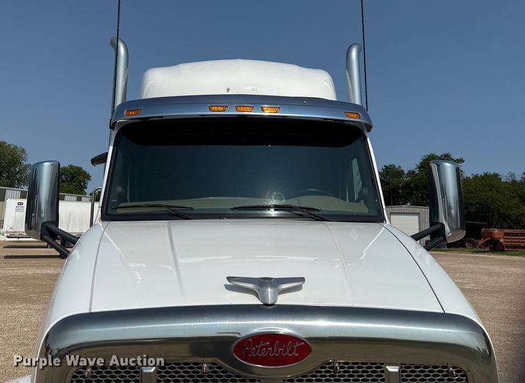 image for item ED5804 2017 Peterbilt 567 semi truck