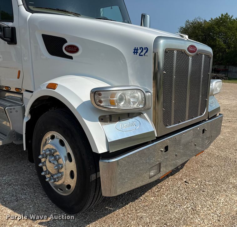 image for item ED5804 2017 Peterbilt 567 semi truck