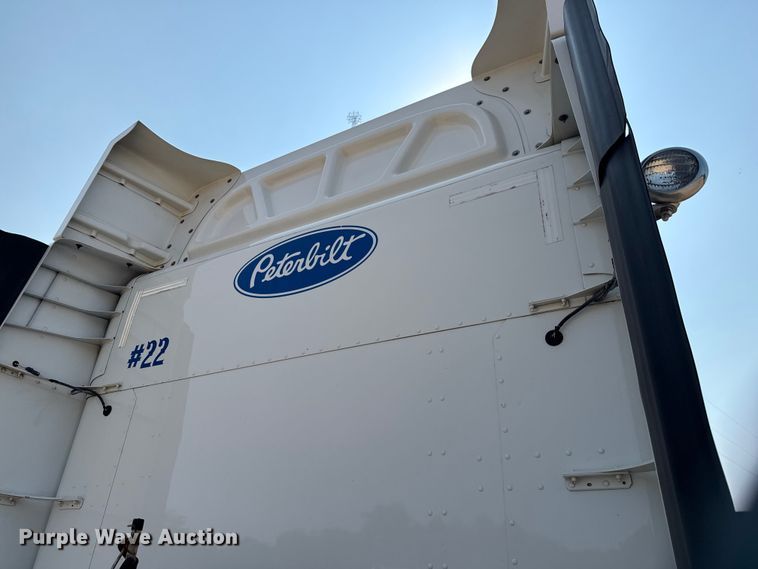 image for item ED5804 2017 Peterbilt 567 semi truck