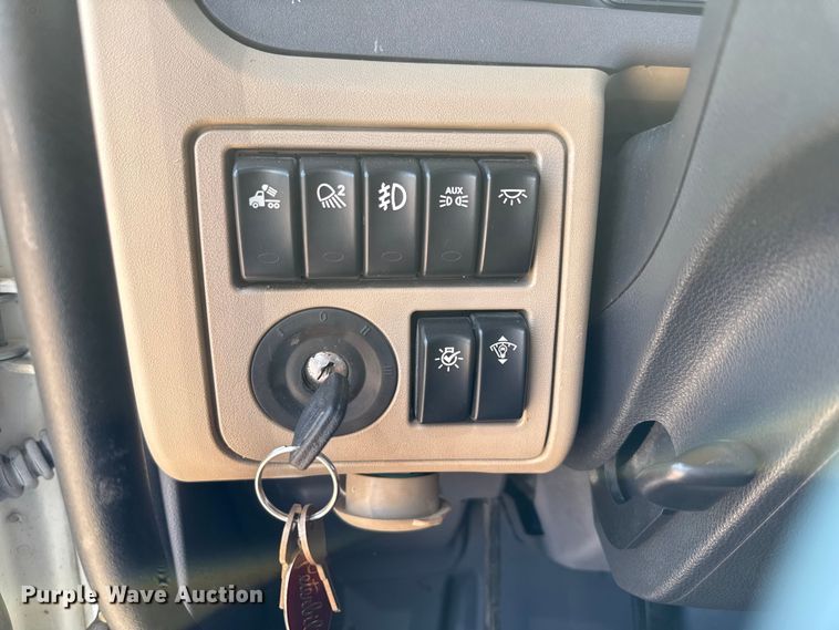 image for item ED5804 2017 Peterbilt 567 semi truck