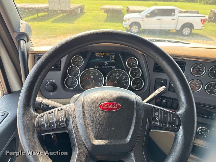 image for item ED5804 2017 Peterbilt 567 semi truck