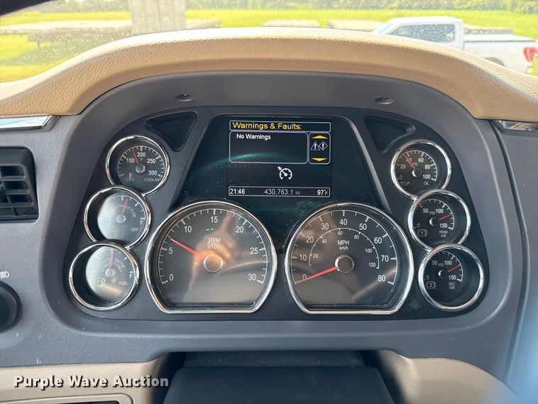 image for item ED5804 2017 Peterbilt 567 semi truck