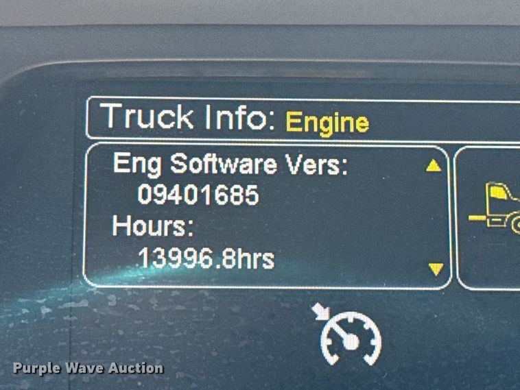 image for item ED5804 2017 Peterbilt 567 semi truck