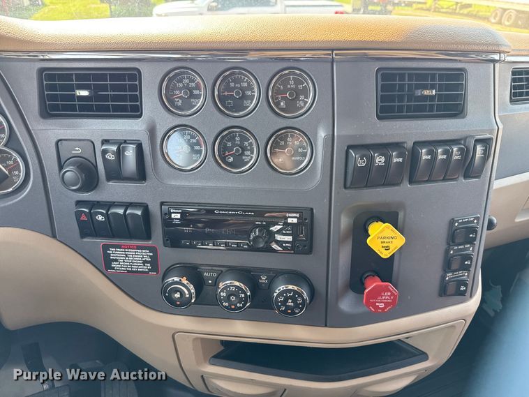 image for item ED5804 2017 Peterbilt 567 semi truck