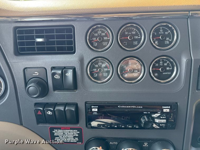 image for item ED5804 2017 Peterbilt 567 semi truck