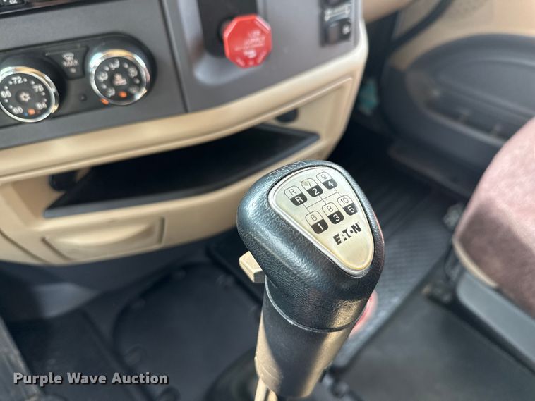 image for item ED5804 2017 Peterbilt 567 semi truck