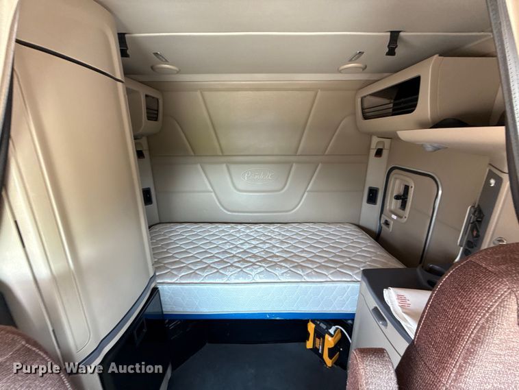 image for item ED5804 2017 Peterbilt 567 semi truck