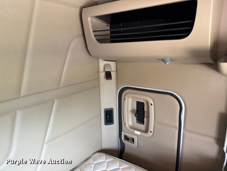 image for item ED5804 2017 Peterbilt 567 semi truck