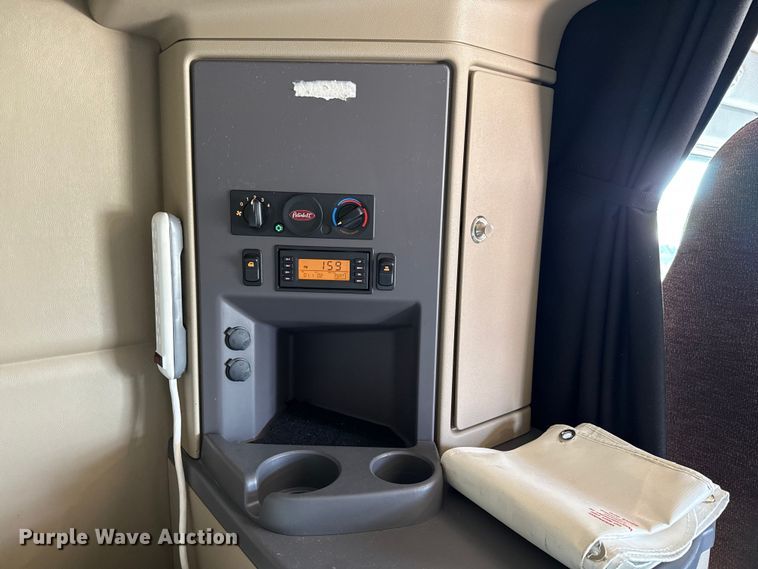 image for item ED5804 2017 Peterbilt 567 semi truck